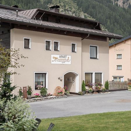 Haus Margret Acomodação com café da manhã Sankt Leonhard im Pitztal Exterior foto