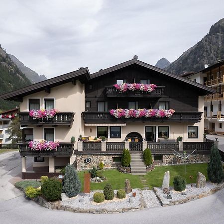 Haus Margret Acomodação com café da manhã Sankt Leonhard im Pitztal Exterior foto