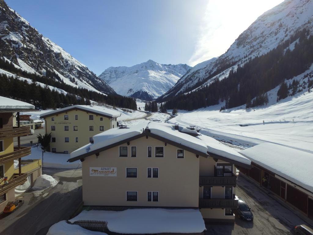 Haus Margret Acomodação com café da manhã Sankt Leonhard im Pitztal Exterior foto