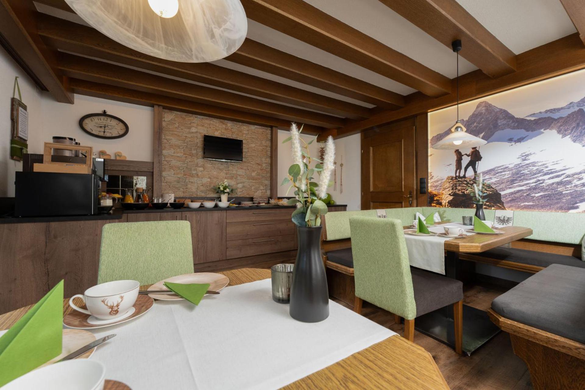 Haus Margret Acomodação com café da manhã Sankt Leonhard im Pitztal Exterior foto