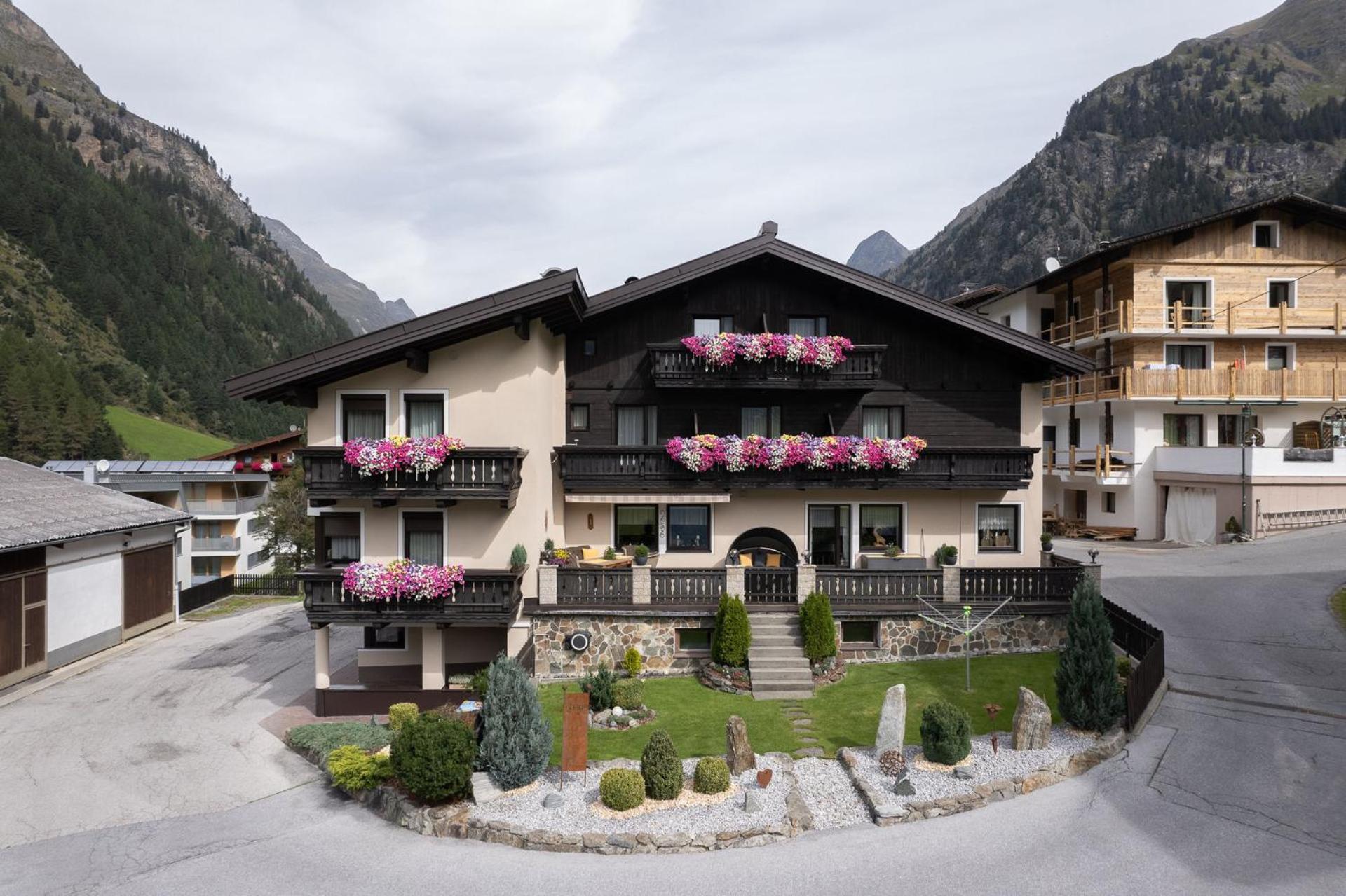 Haus Margret Acomodação com café da manhã Sankt Leonhard im Pitztal Exterior foto