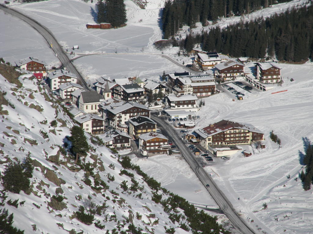 Haus Margret Acomodação com café da manhã Sankt Leonhard im Pitztal Exterior foto