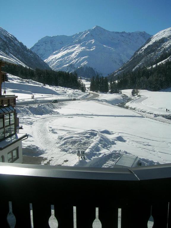 Haus Margret Acomodação com café da manhã Sankt Leonhard im Pitztal Exterior foto