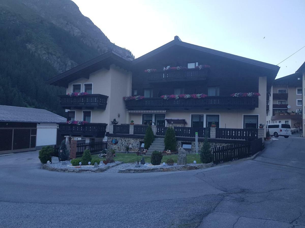 Haus Margret Acomodação com café da manhã Sankt Leonhard im Pitztal Exterior foto