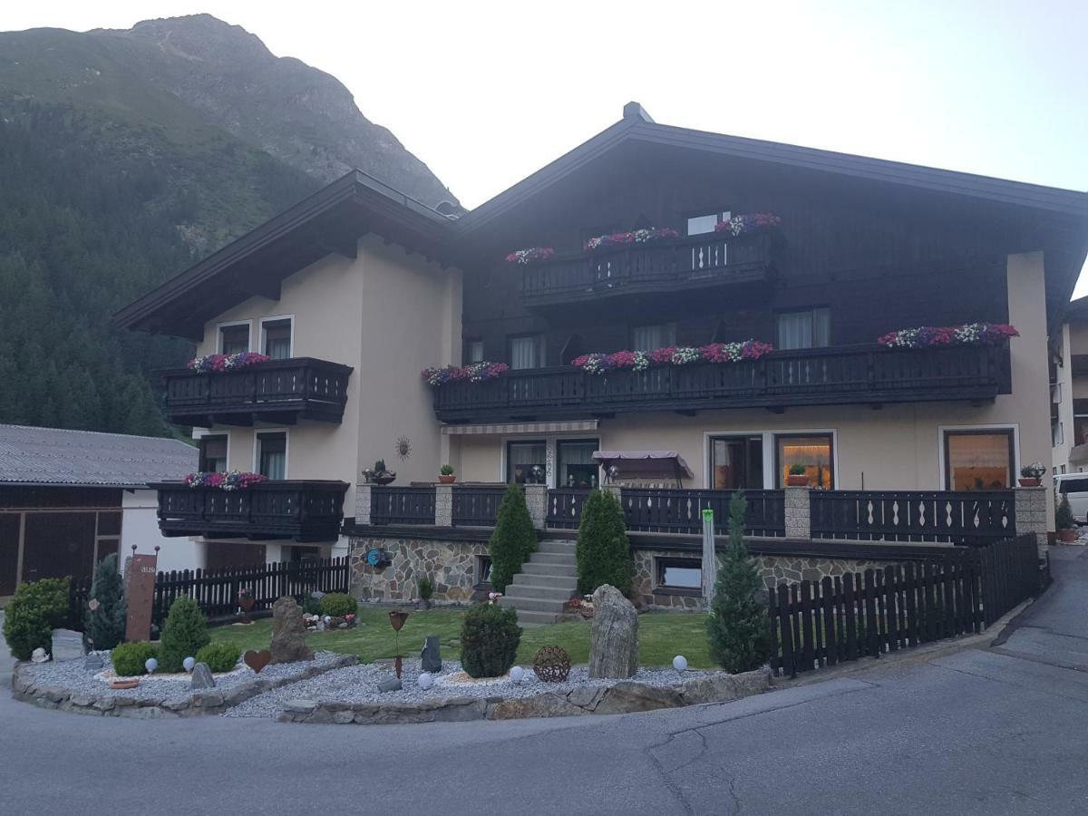 Haus Margret Acomodação com café da manhã Sankt Leonhard im Pitztal Exterior foto